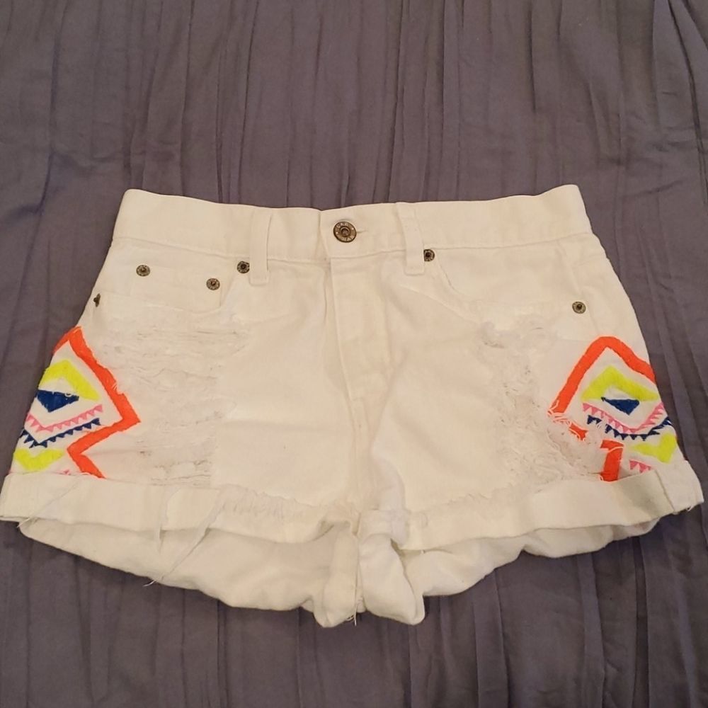White jean Carmar shorts w/ florescent aztec sides